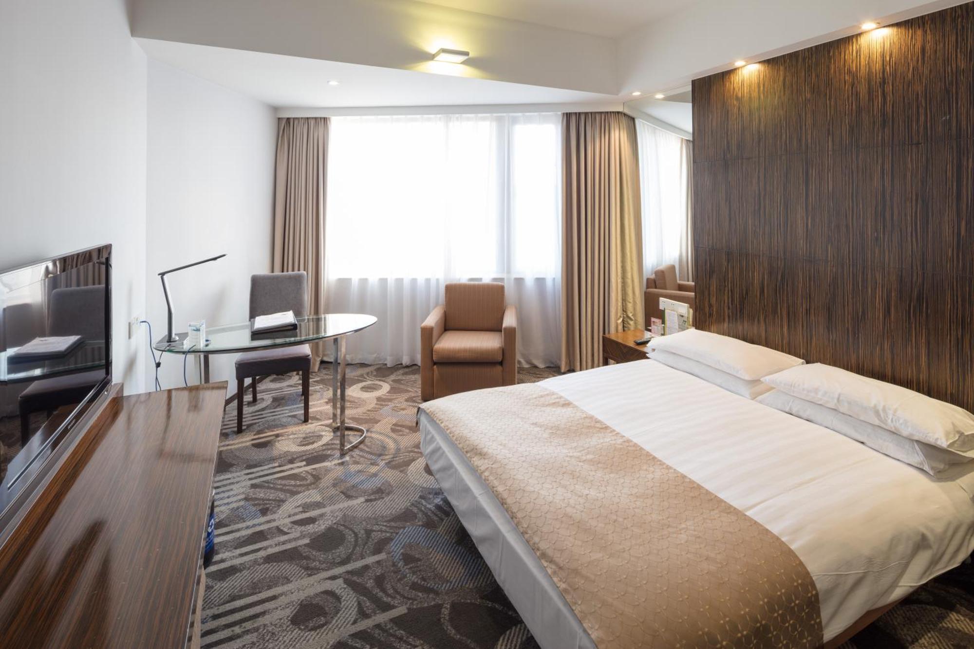 City Hotel Shanghai Exterior photo